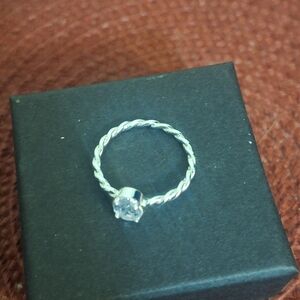 Elegant Silver Twisted Band Ring